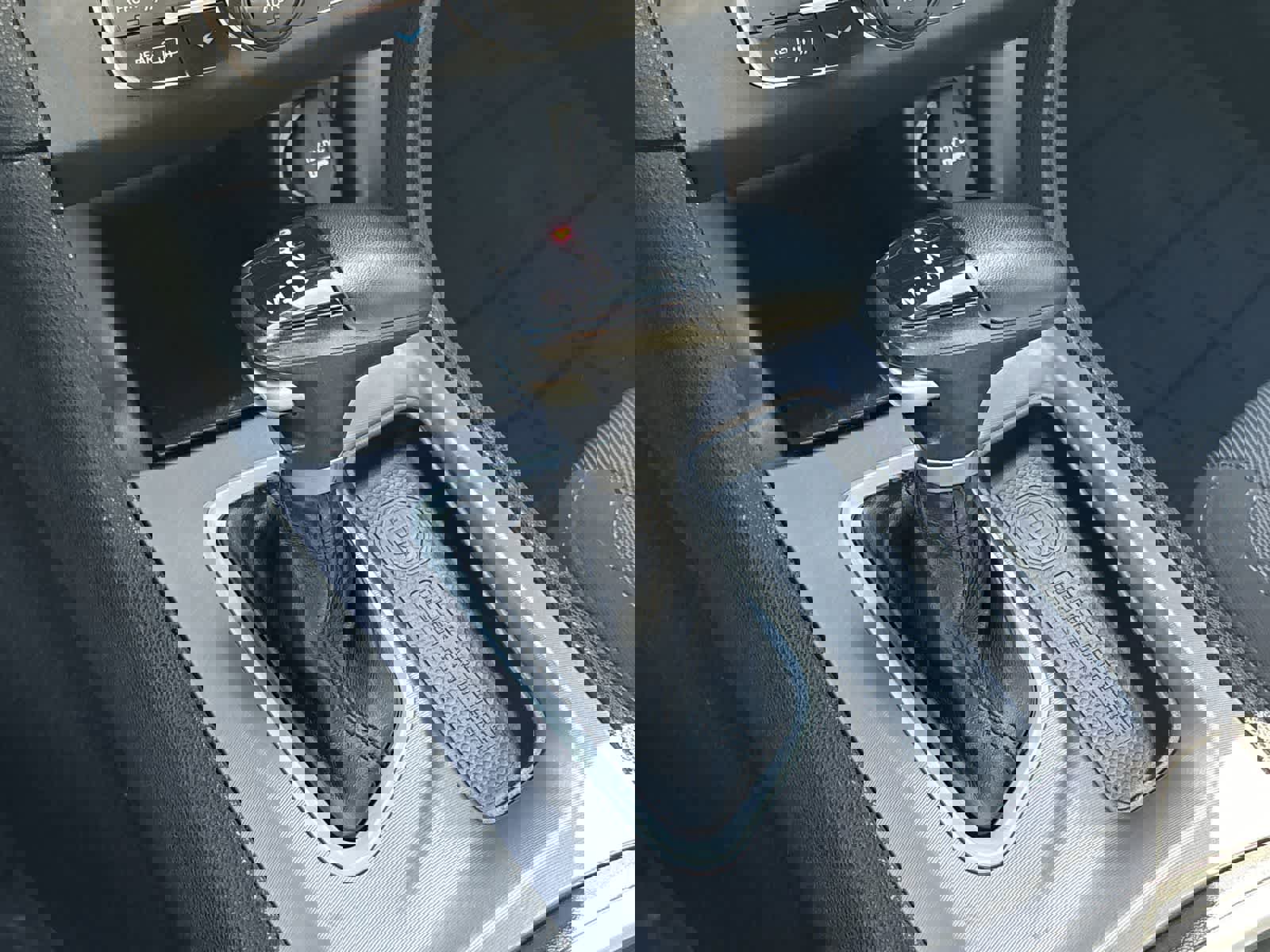 Used 2022 Dodge Charger SXT w/ Navigation & Travel Group image 27