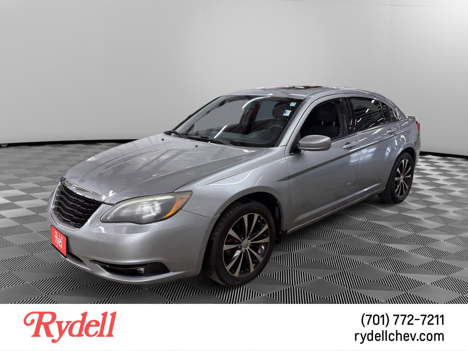 Used 2013 Chrysler 200 Touring w/ S Exterior Appearance Pkg FWD image 1