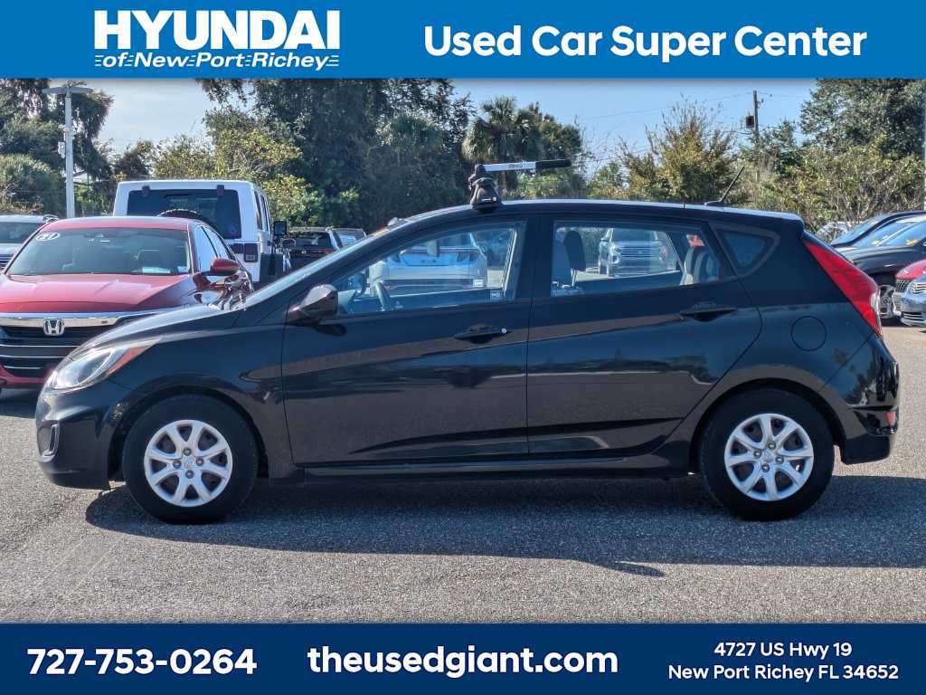 Used 2013 Hyundai Accent GS FWD image 2