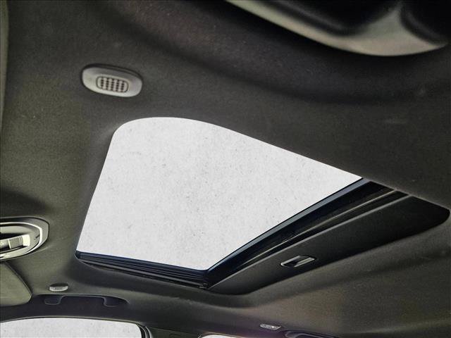 Used 2025 Jeep Grand Cherokee Altitude RWD image 18