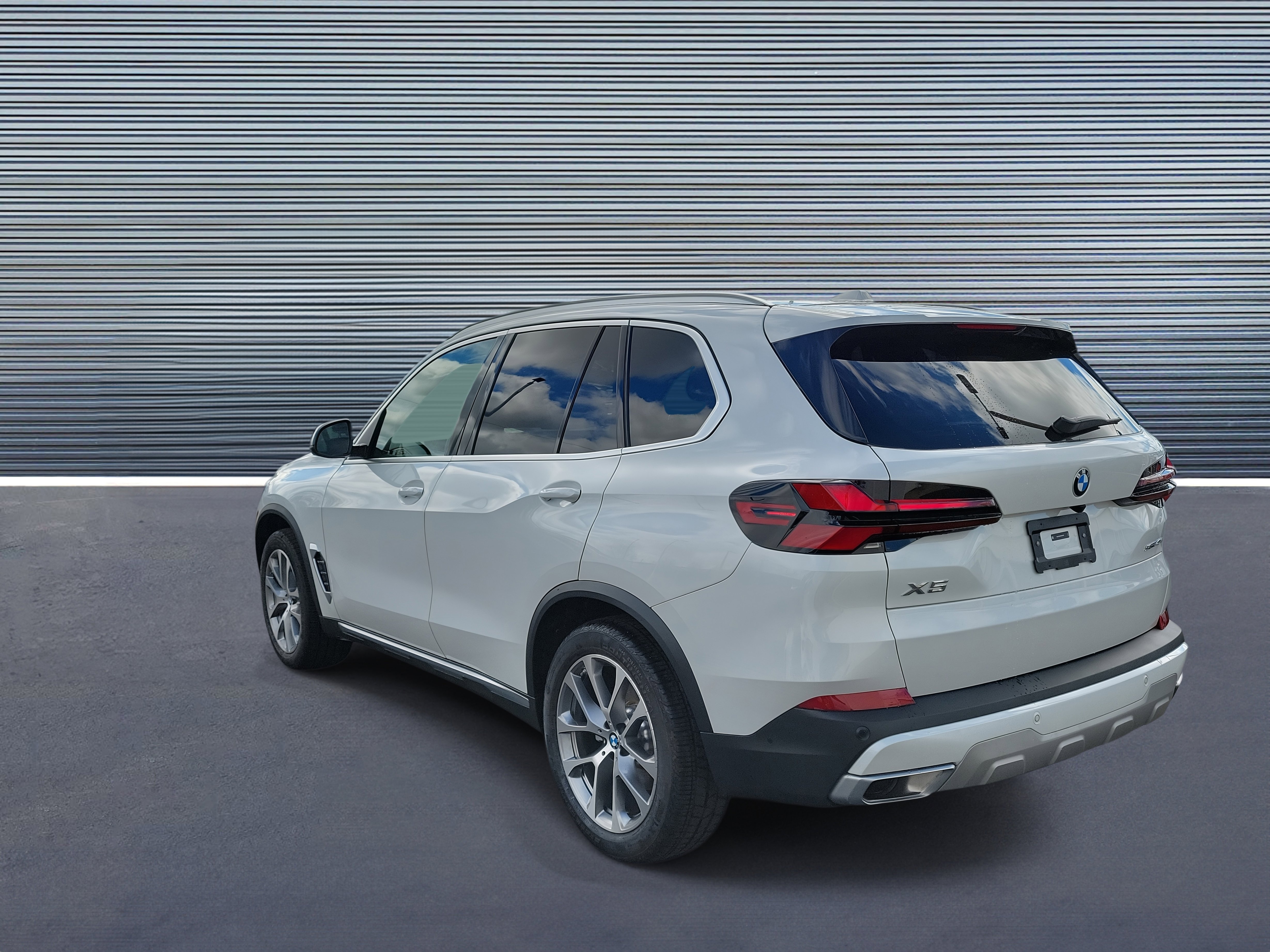 Used 2026 BMW X5 sDrive40i image 4