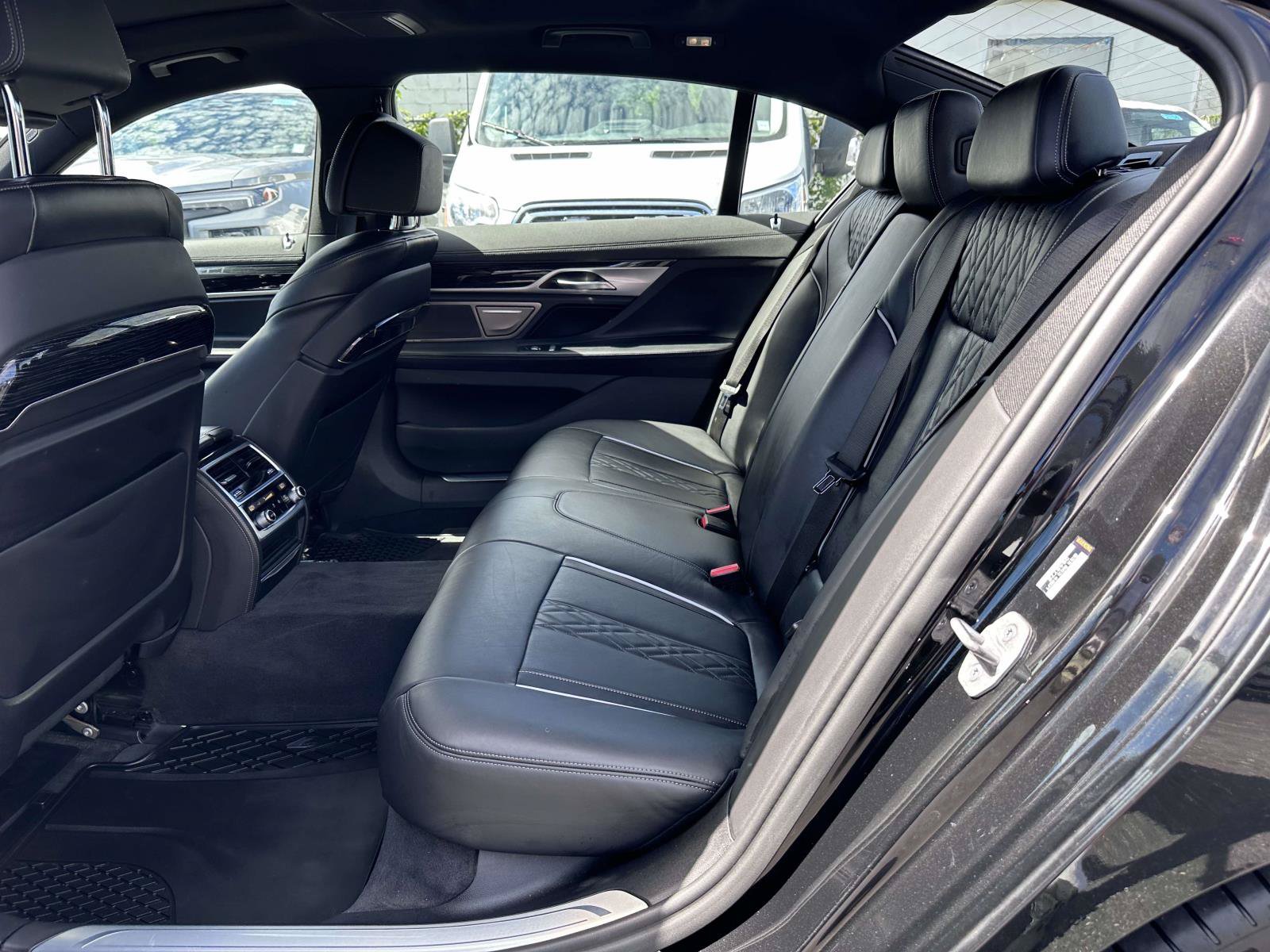 Used 2022 BMW 750i xDrive w/ M Sport Package AWD/4WD image 14