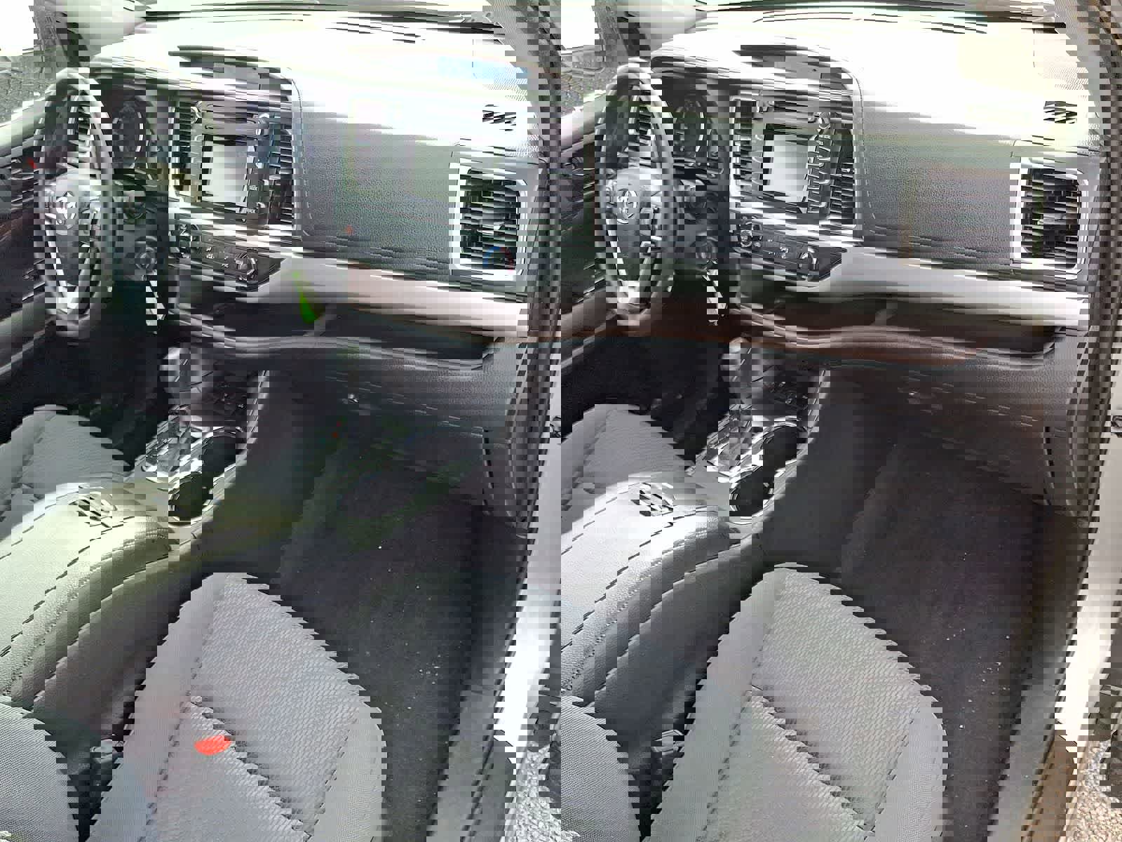 Used 2019 Toyota Highlander LE image 32