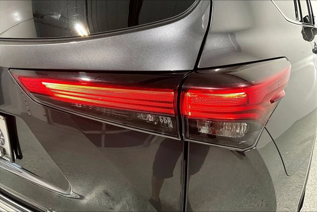Used 2021 Toyota Highlander Platinum AWD/4WD image 30