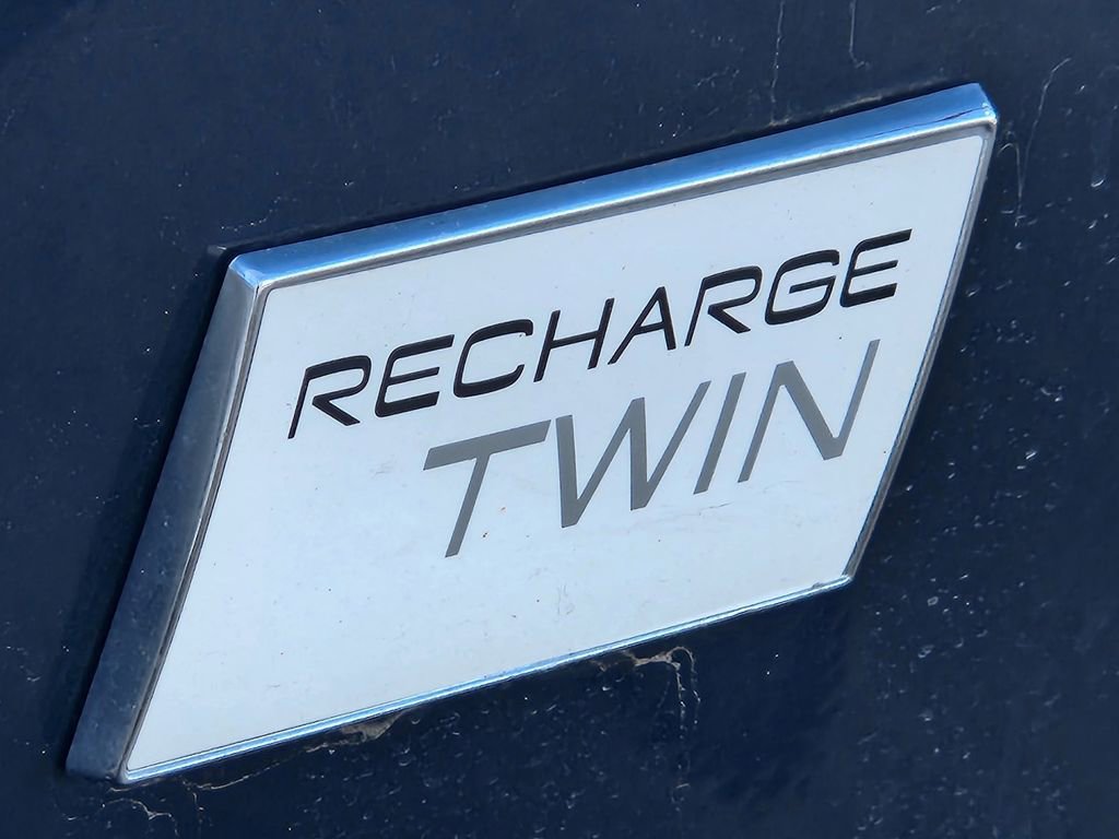 Used 2022 Volvo XC40 P8 Recharge Plus image 14