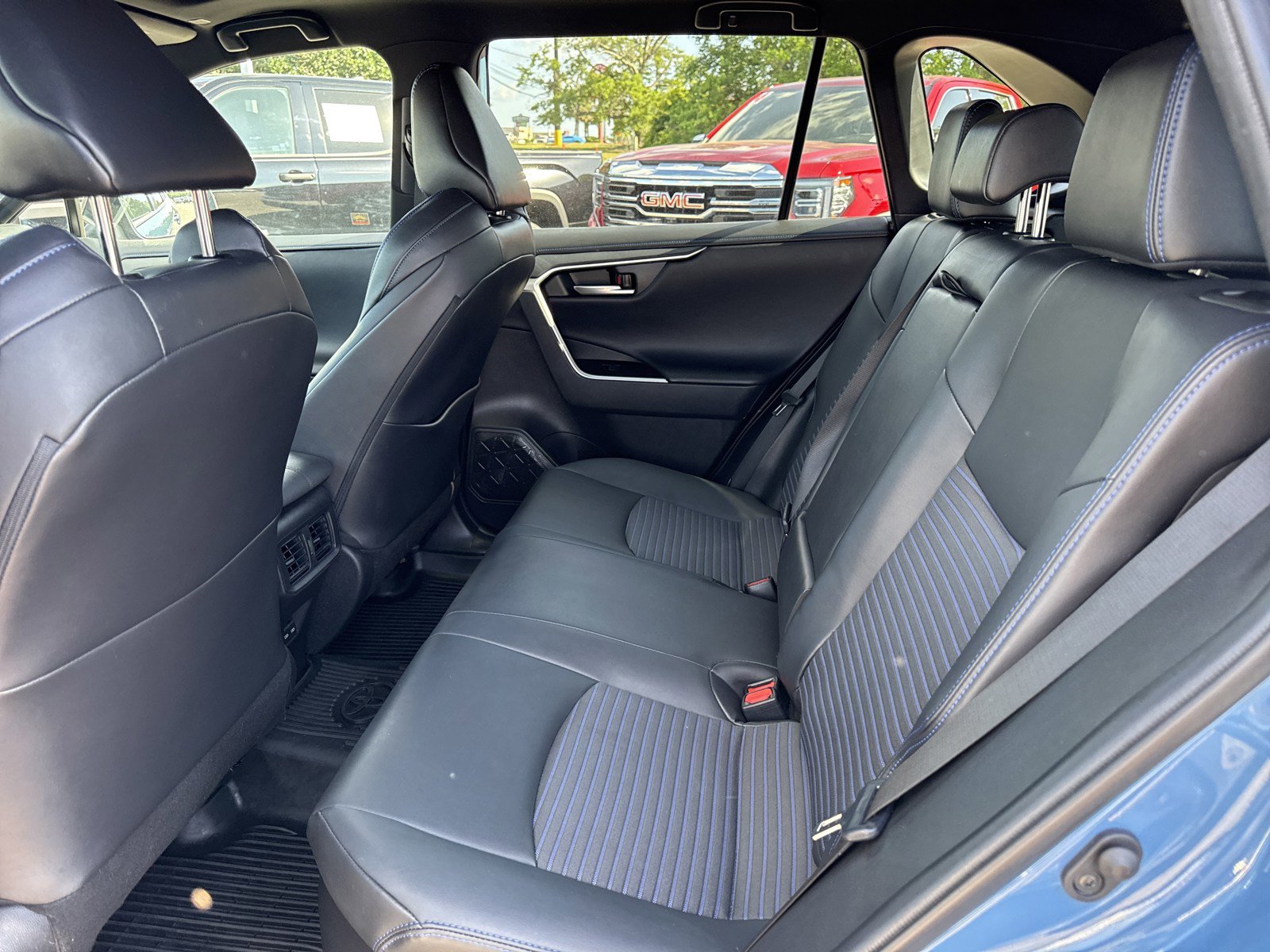 Used 2023 Toyota RAV4 XSE AWD/4WD image 14