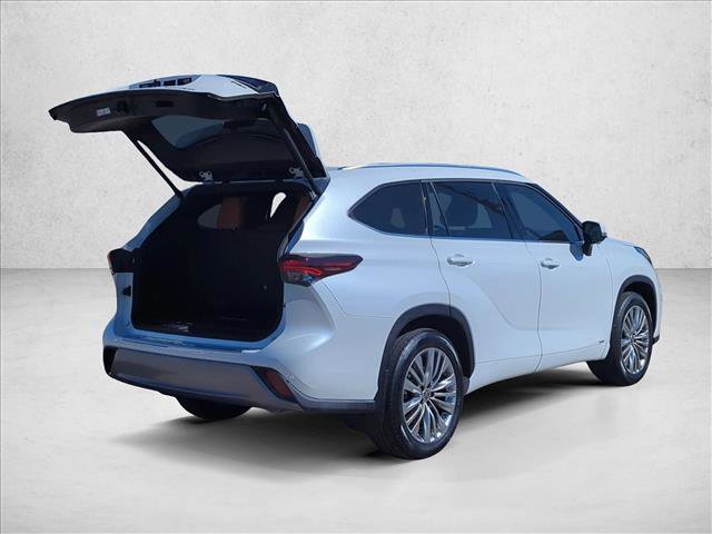 Used 2025 Toyota Highlander Platinum image 5