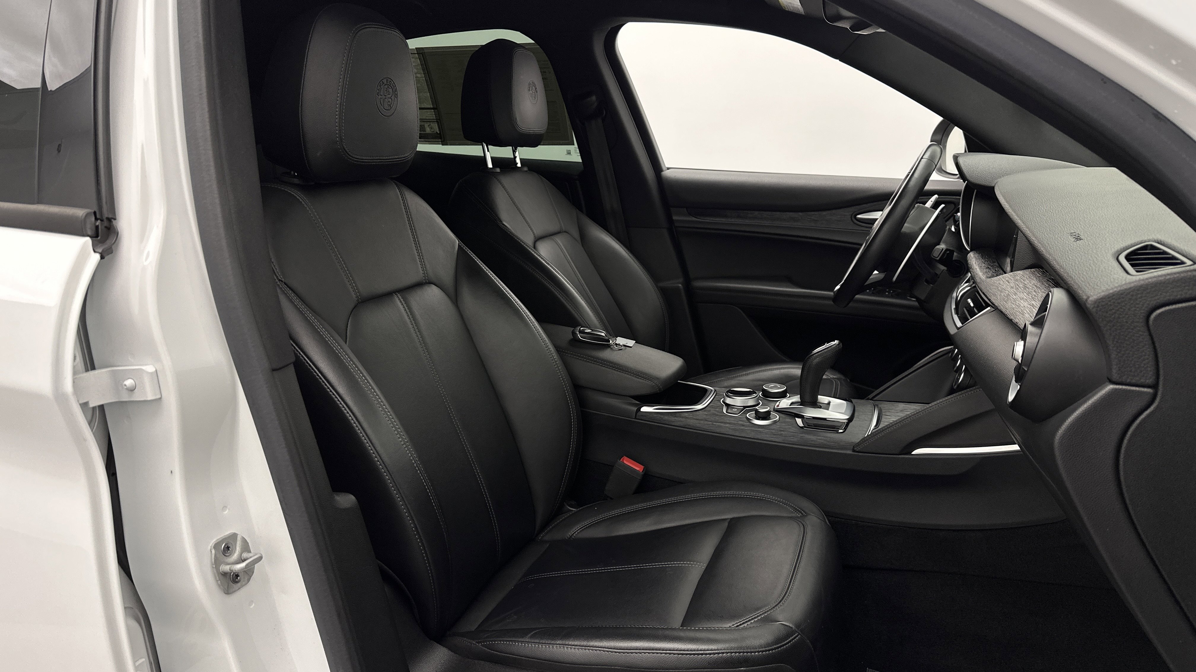 Used 2023 Alfa Romeo Stelvio Sprint RWD image 39