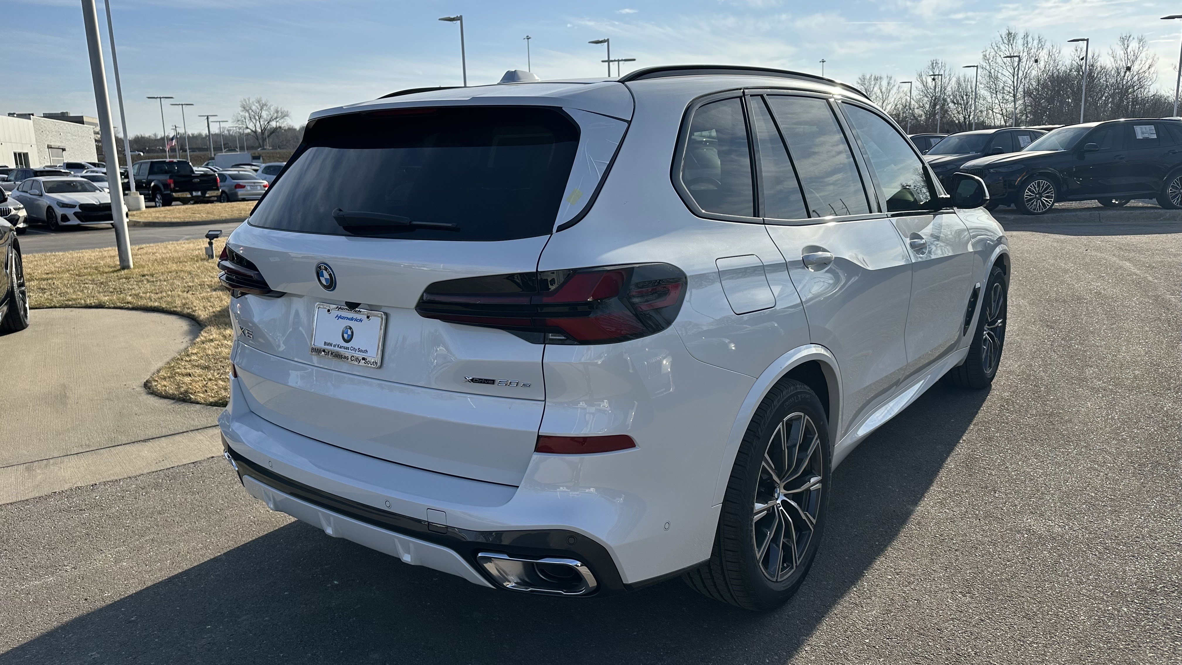Used 2026 BMW X5 xDrive50e w/ M Sport Package AWD/4WD image 10