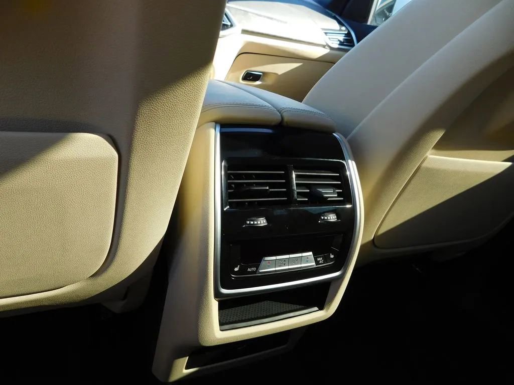 Used 2022 BMW X5 xDrive45e w/ Climate Comfort Package image 18