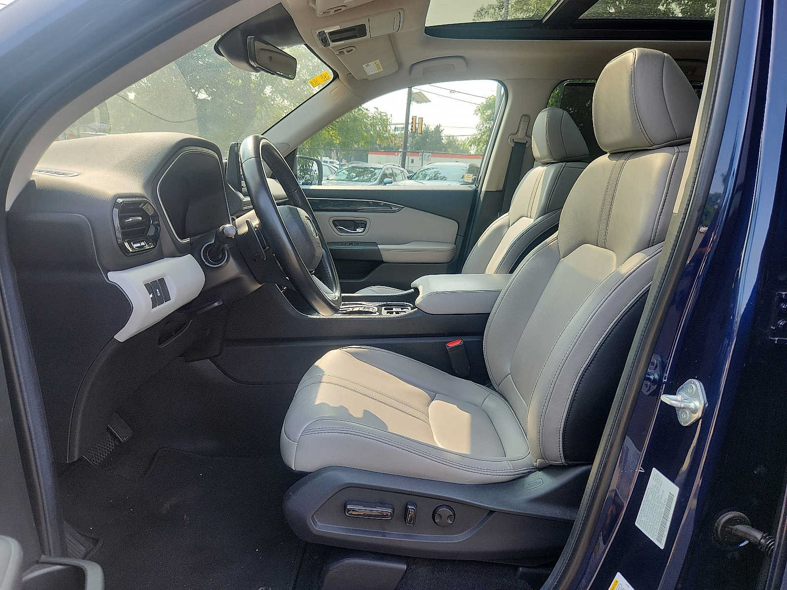 Used 2024 Honda Pilot Touring image 13