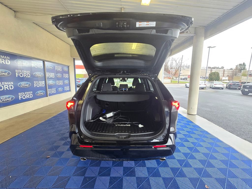 Used 2024 Toyota RAV4 SE image 7