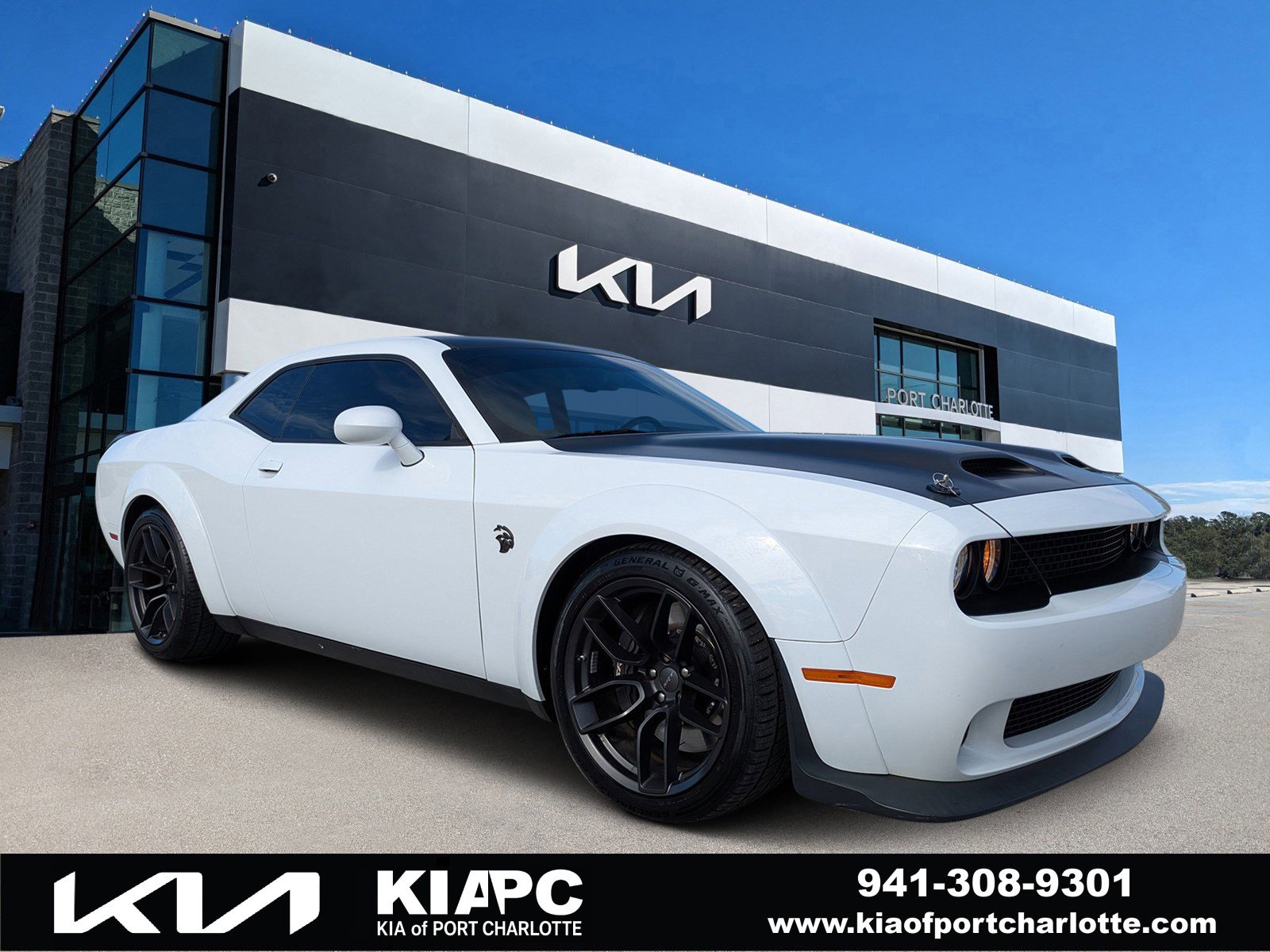 Used 2023 Dodge Challenger SRT Hellcat image 1
