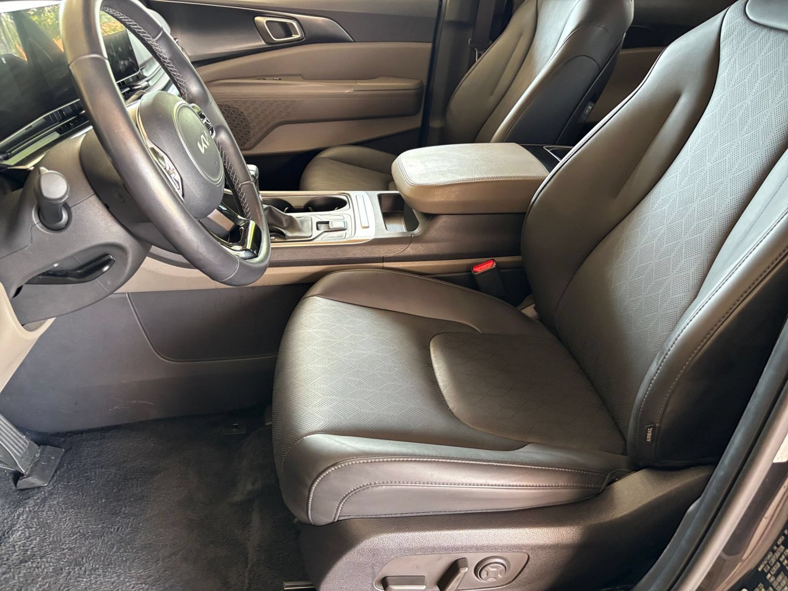 Used 2026 Kia Carnival FWD image 24