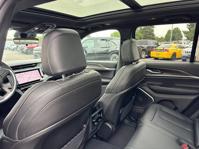 New 2026 Jeep Grand Cherokee Limited w/ Limited Altitude Package AWD/4WD image 9
