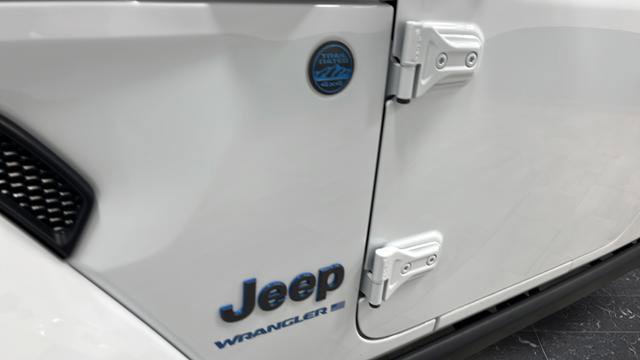 Used 2025 Jeep Wrangler Unlimited Rubicon 4xe AWD/4WD image 39