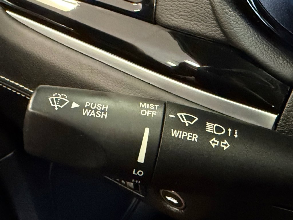 Used 2023 Chrysler 300 C RWD image 30