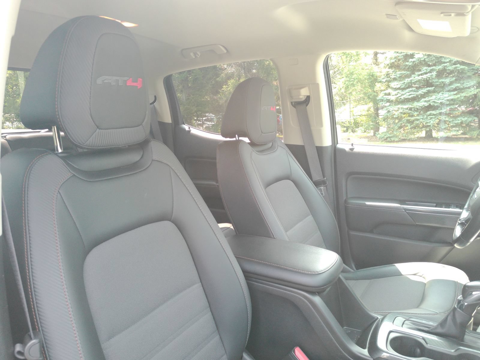 Certified 2022 GMC Canyon AT4 w/ Trailering Package AWD/4WD image 18