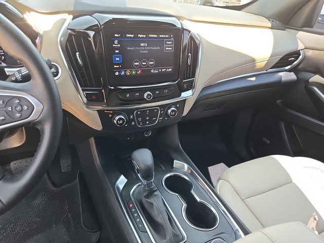 Used 2023 Chevrolet Traverse Premier FWD image 11