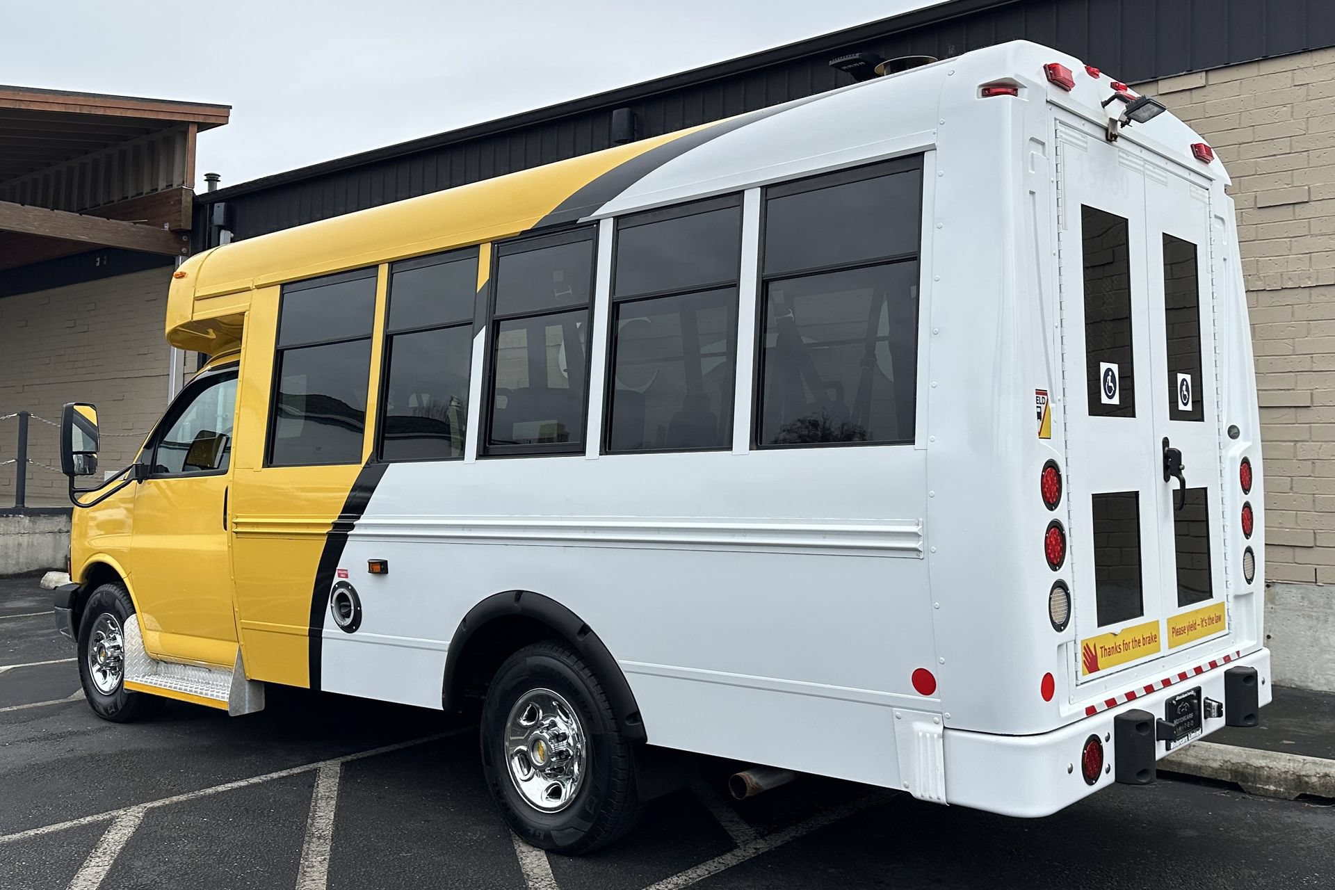 Used 2015 Chevrolet Express 3500 RWD image 7