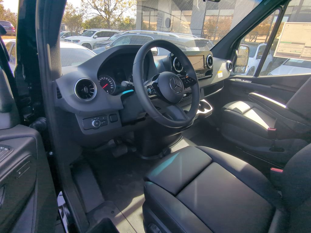Used 2025 Mercedes-Benz Sprinter 2500 image 2