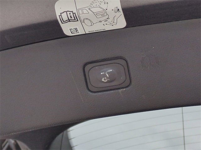 Used 2019 Ford Edge Titanium image 15