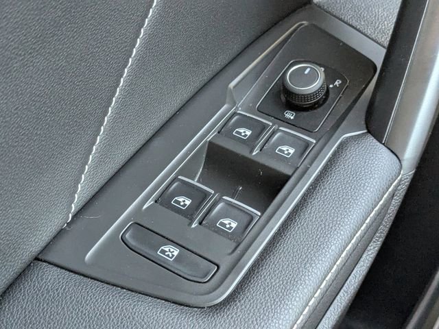 Used 2024 Volkswagen Tiguan SE R-Line image 31