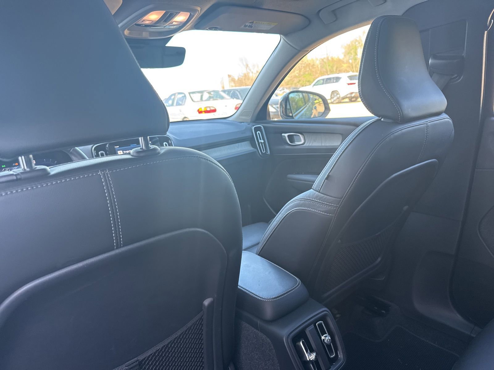 Used 2024 Volvo XC40 B5 Plus image 17