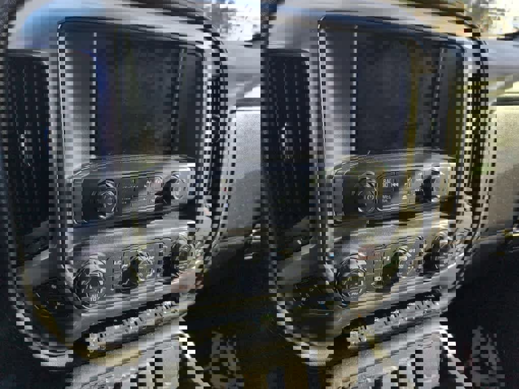 Used 2018 Chevrolet Silverado 1500 LTZ w/ Texas Edition image 11