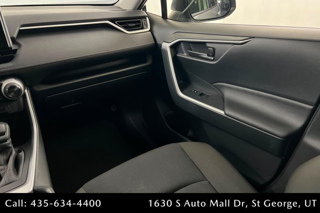 Used 2025 Toyota RAV4 LE AWD/4WD image 10