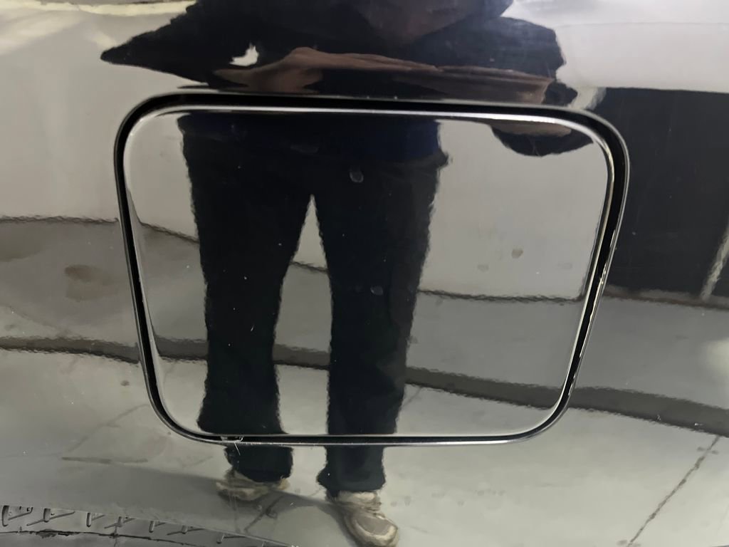 Used 2018 Nissan Versa S Plus image 40