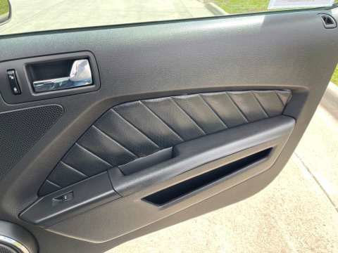 Used 2010 Ford Mustang Coupe image 22