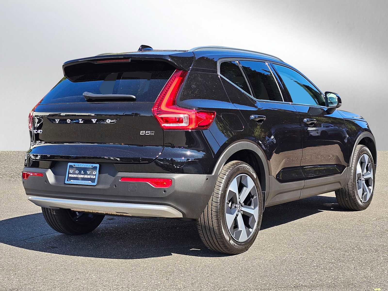 New 2025 Volvo XC40 B5 Plus w/ Protection Package Premier image 7