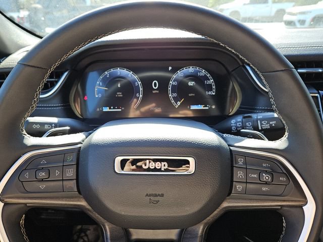 Used 2025 Jeep Grand Cherokee Limited AWD/4WD image 20