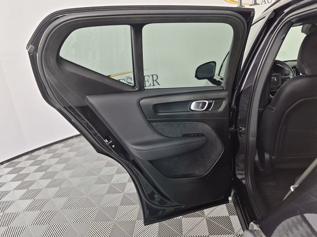Used 2023 Volvo XC40 B5 Plus AWD/4WD image 29