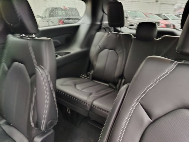 New 2026 Chrysler Pacifica Select AWD/4WD image 34