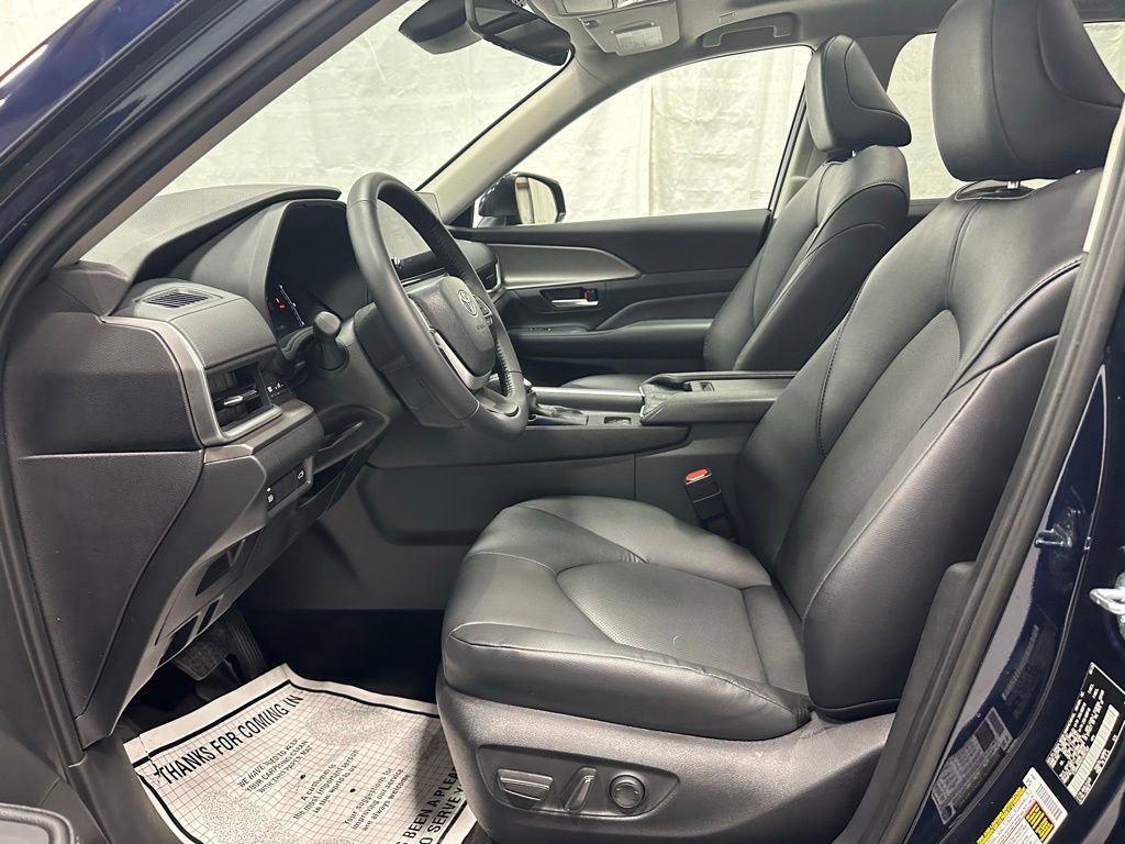 Used 2025 Toyota Grand Highlander AWD image 14