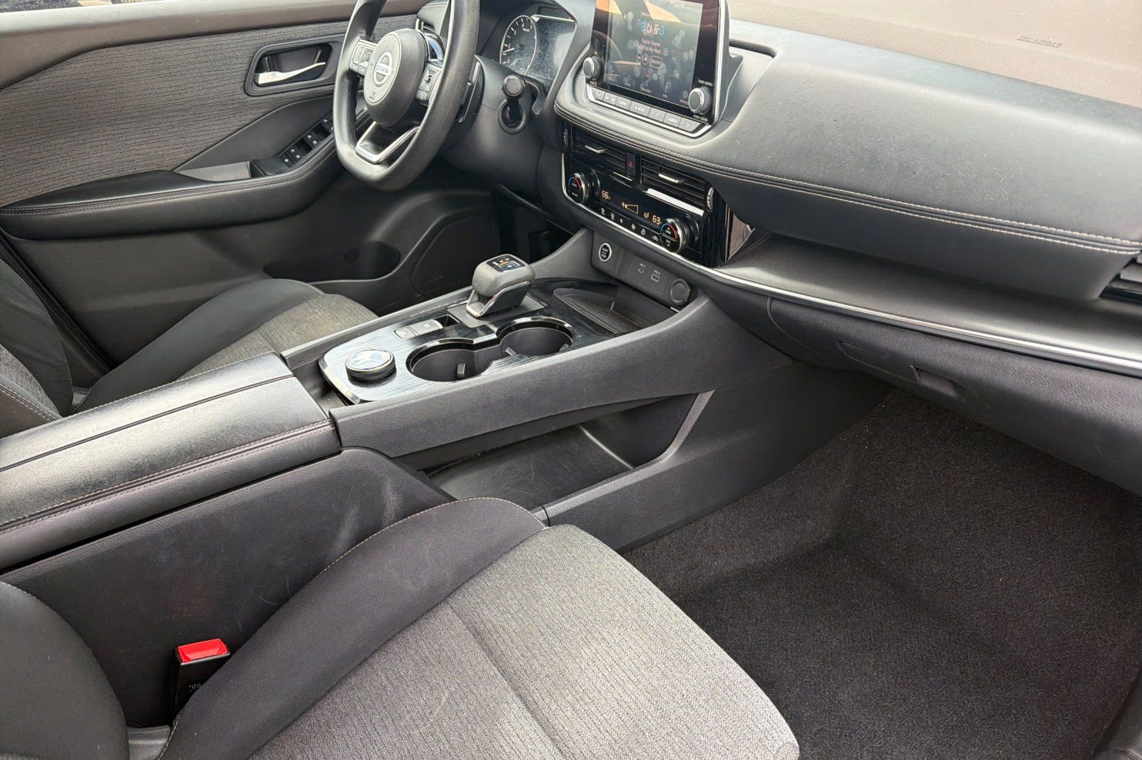 Used 2021 Nissan Rogue SV image 15