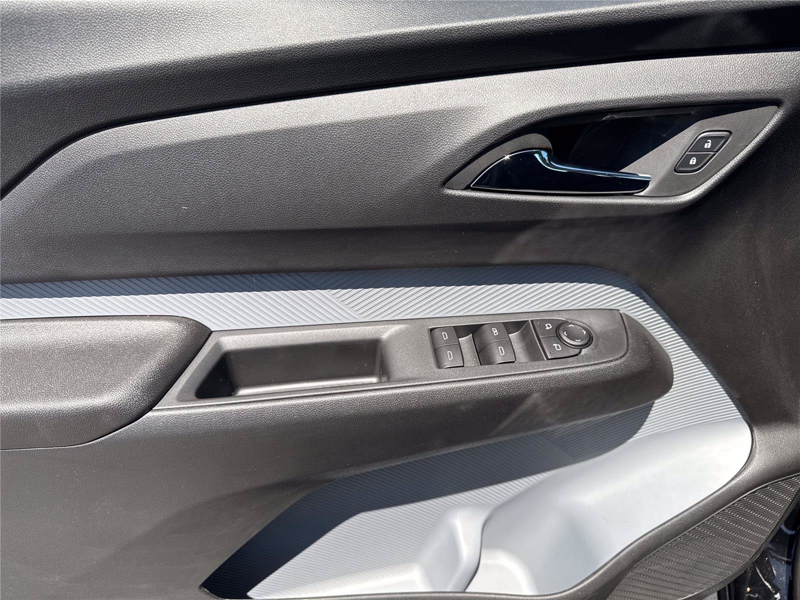 New 2027 Chevrolet Bolt RS w/ Technology Package FWD image 17