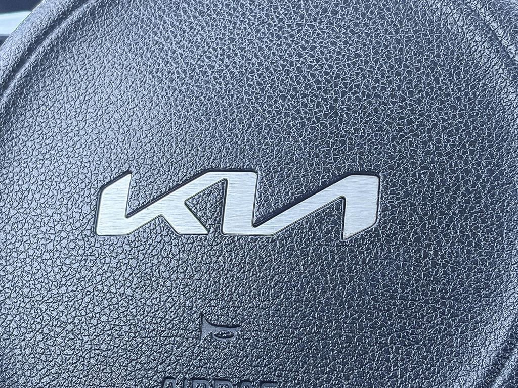 Used 2022 Kia Niro EX image 21