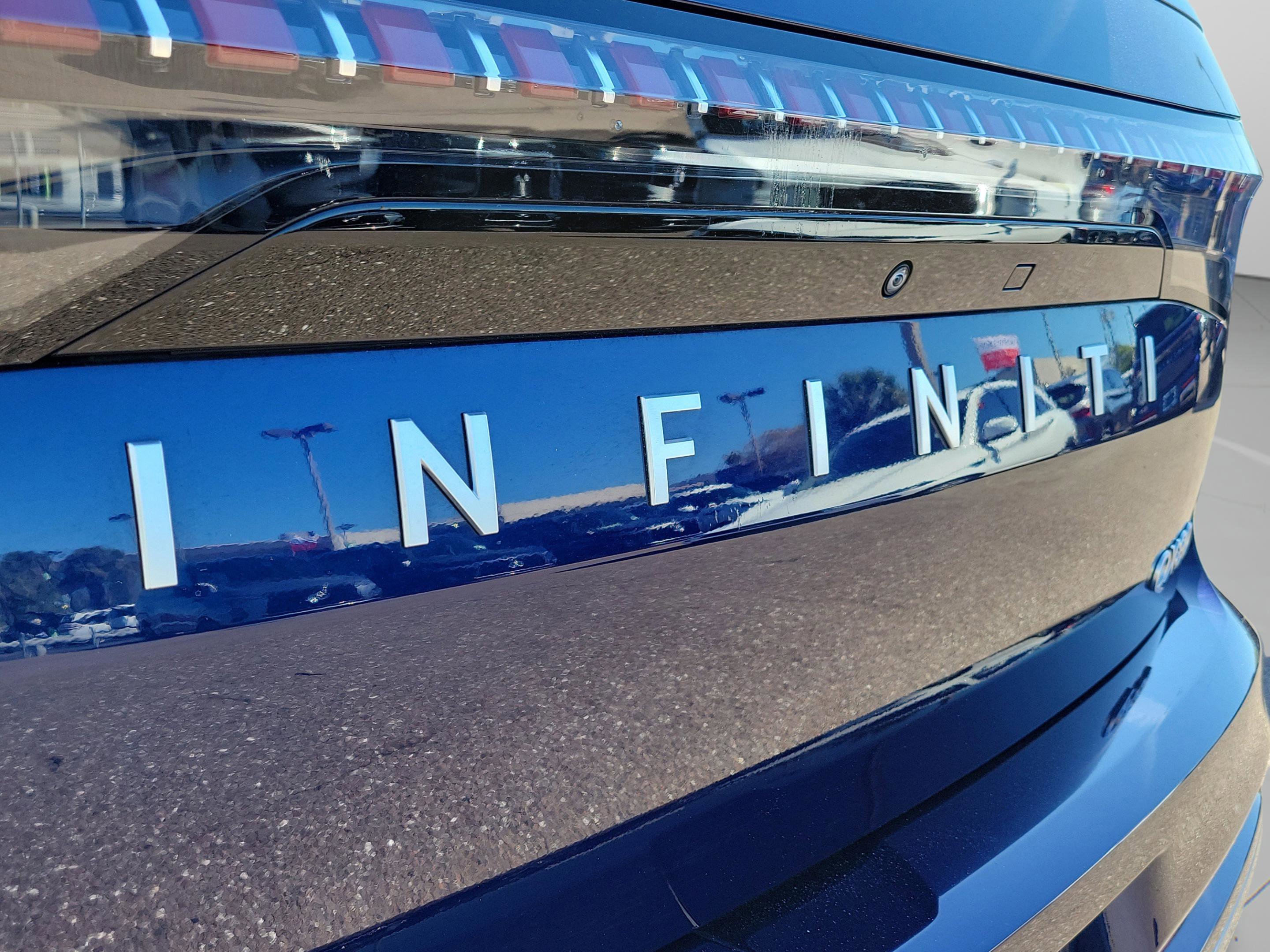 Certified 2025 INFINITI QX80 Luxe RWD image 6