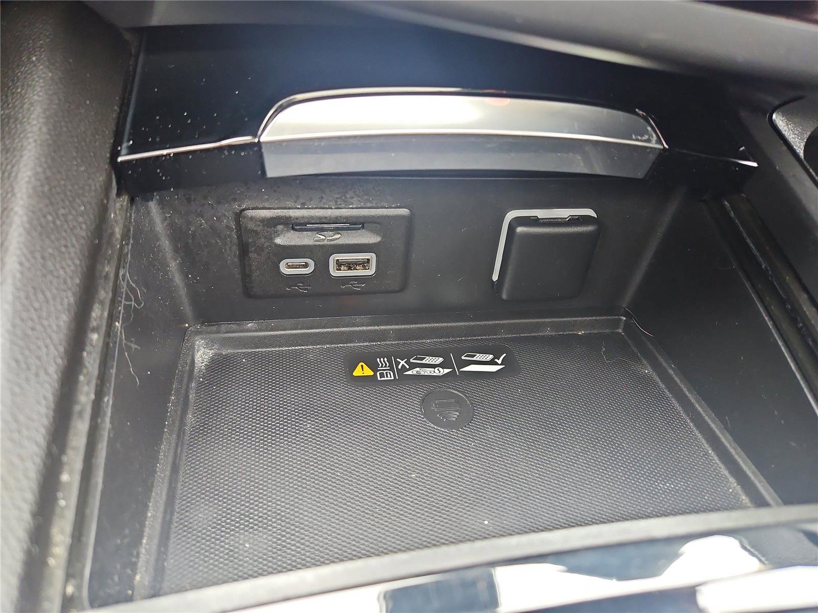 Used 2022 Buick Envision Avenir w/ Technology Package II image 24