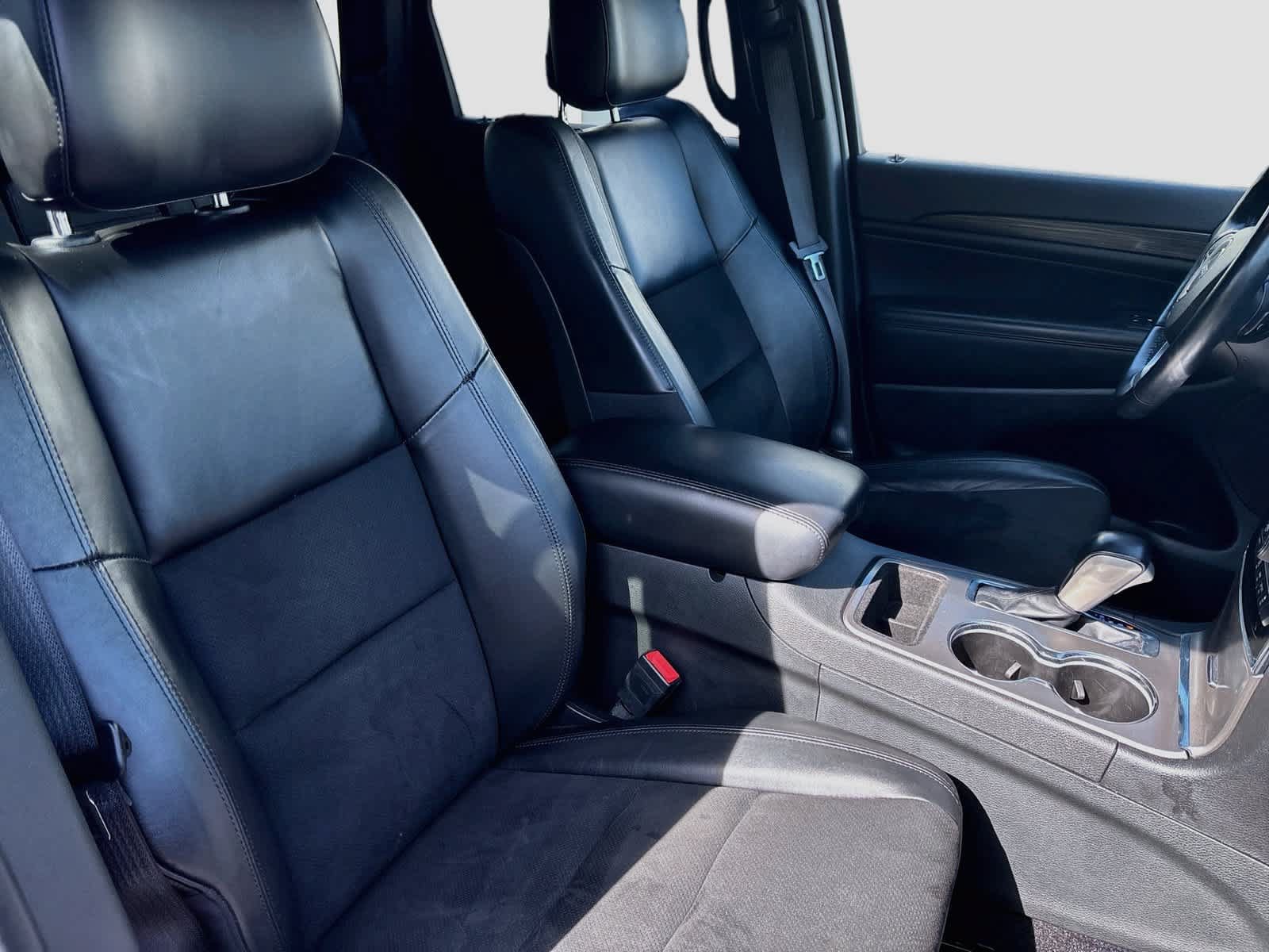 Used 2022 Jeep Grand Cherokee Laredo X RWD image 28