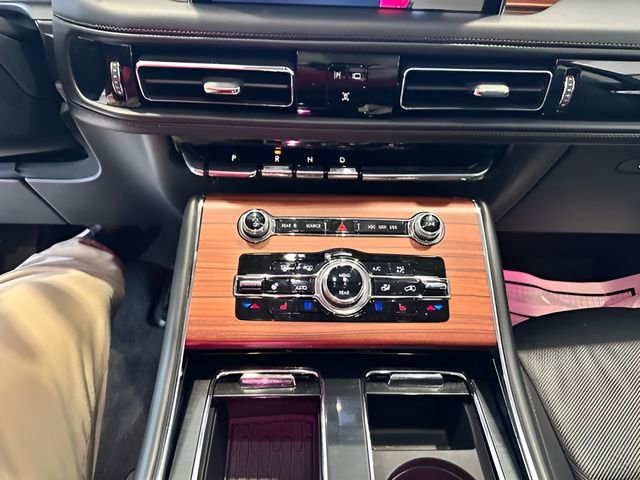 Used 2024 Lincoln Aviator Reserve image 12
