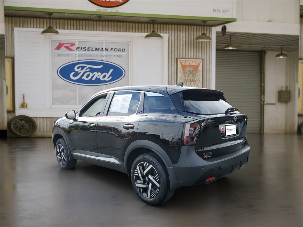Used 2025 Nissan Kicks SV image 3