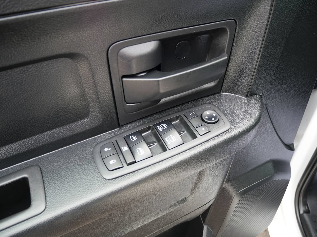 Used 2018 RAM 1500 Express w/ Express Value Package AWD/4WD image 9
