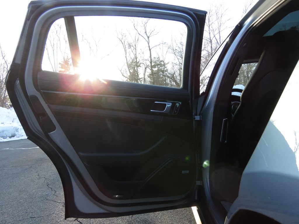 Used 2018 Porsche Panamera 4 image 19