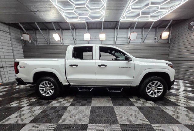 Used 2024 Chevrolet Colorado W/T w/ WT Convenience Package II AWD/4WD image 10