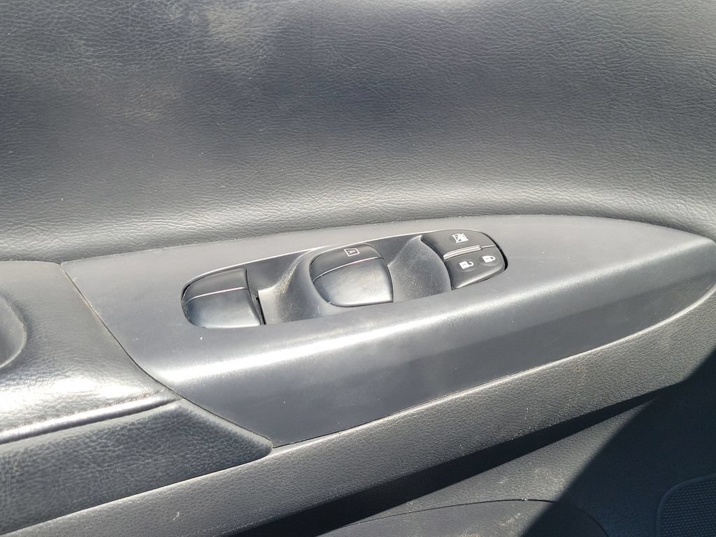 Used 2013 Nissan Sentra SL w/ Premium Pkg FWD image 19