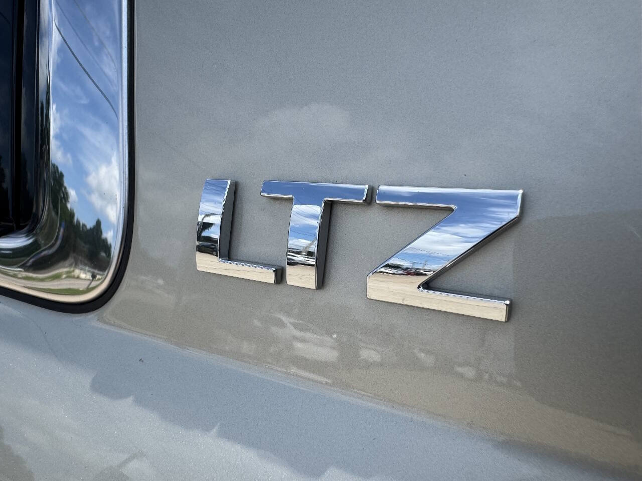 Used 2016 Chevrolet Suburban LTZ w/ Max Trailering Package AWD/4WD image 6